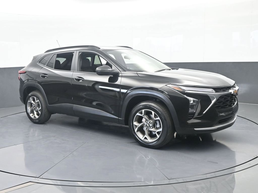 Used 2025 Chevrolet Trax LT w/ Driver Confidence Package FWD image 8