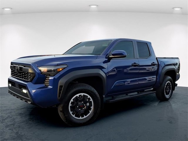Used 2025 Toyota Tacoma SR5 image 2