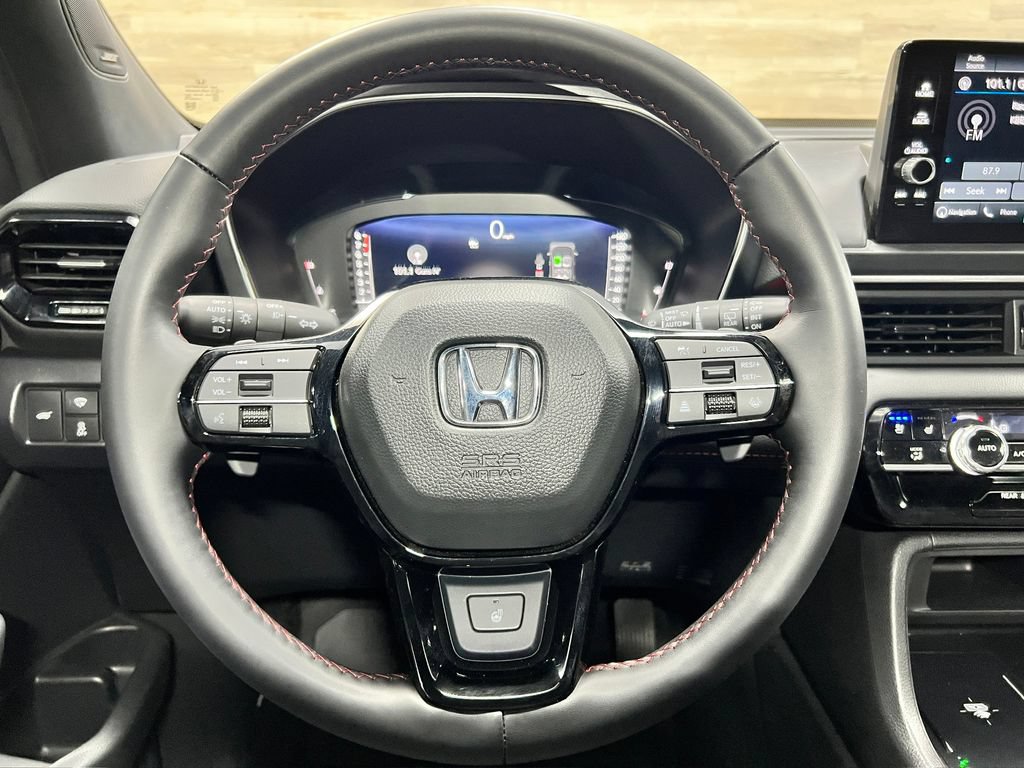 Used 2025 Honda Pilot Black Edition image 25