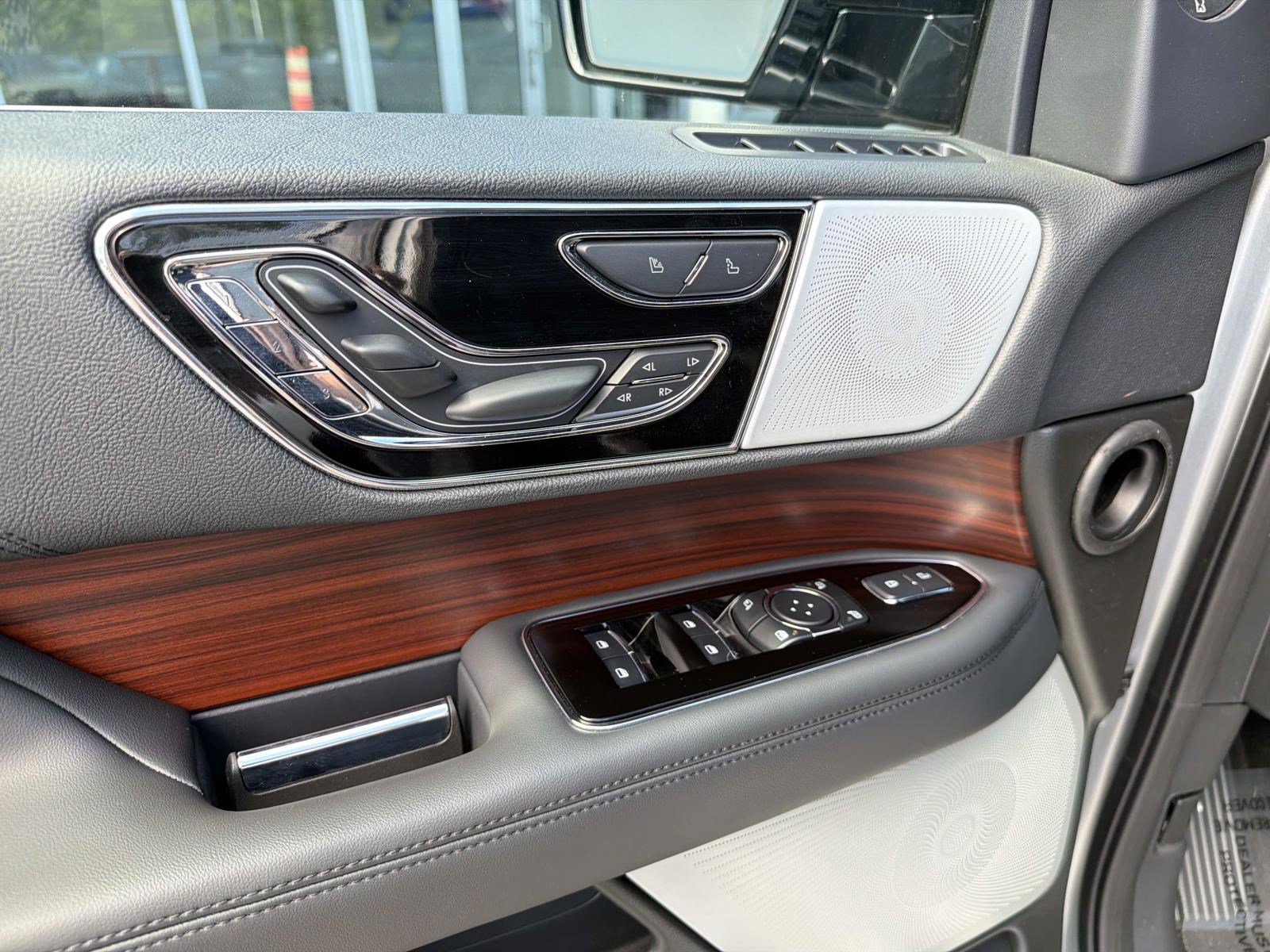 Used 2023 Lincoln Navigator Reserve AWD/4WD image 18