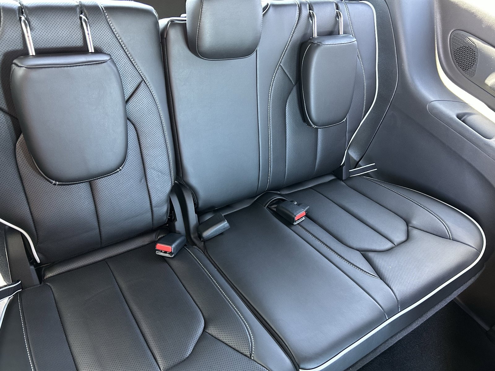 New 2026 Chrysler Pacifica Limited w/ S Appearance Package FWD image 12