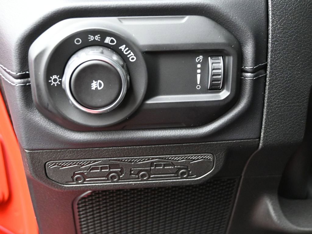 New 2025 Jeep Wrangler Unlimited Sahara AWD/4WD image 11