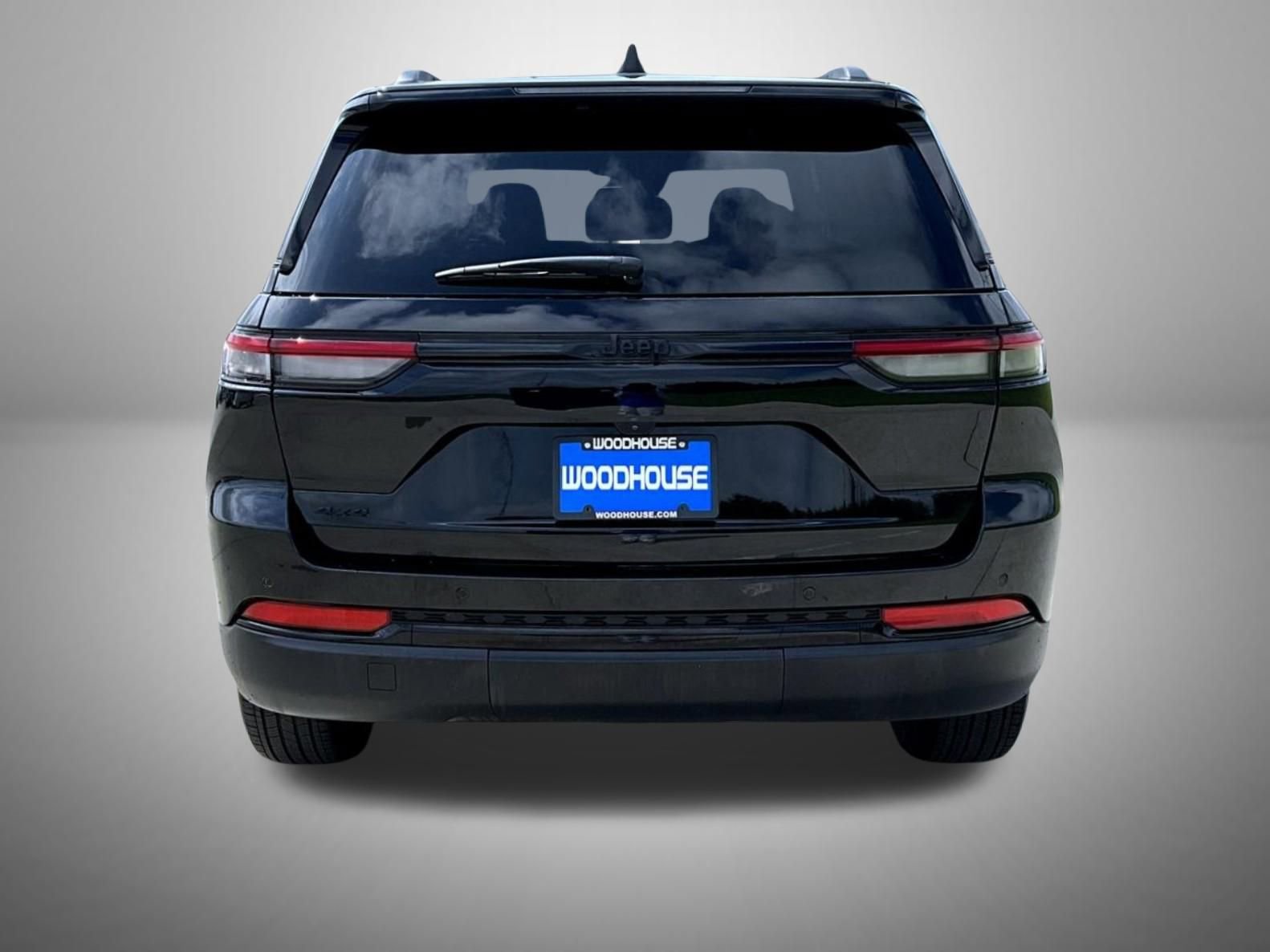 Used 2024 Jeep Grand Cherokee Altitude image 6