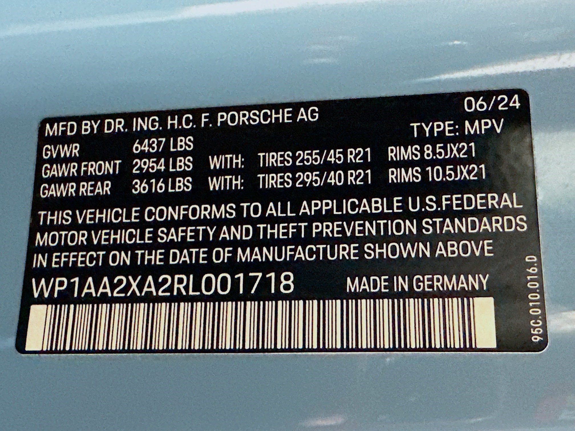 Used 2024 Porsche Macan 4 Electric w/ Premium Package AWD/4WD image 38