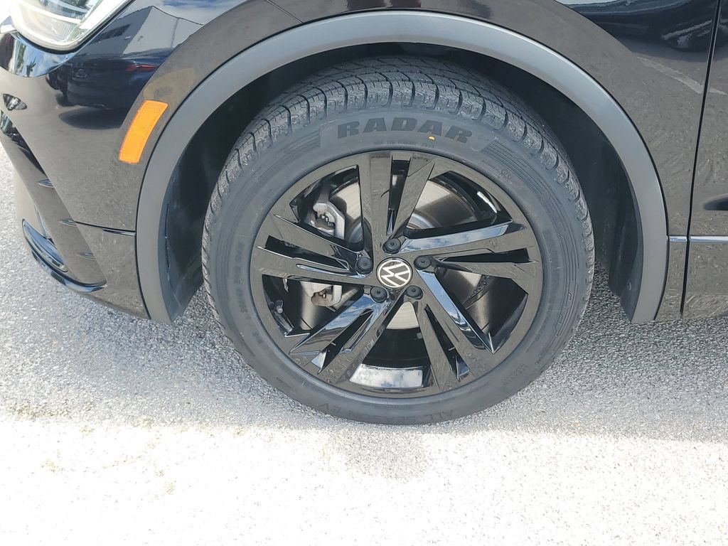 Certified 2023 Volkswagen Tiguan SE R-Line FWD image 13