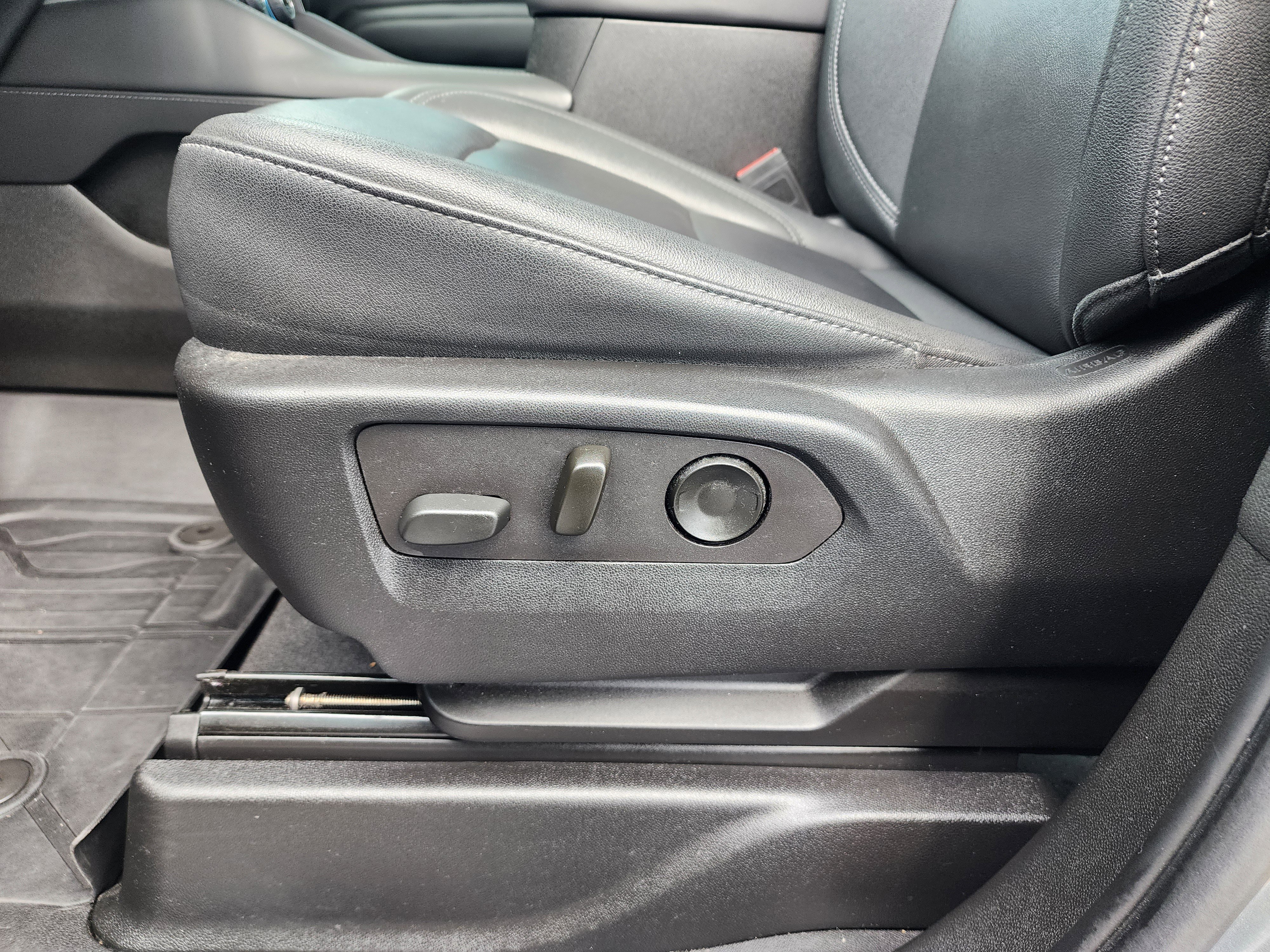 Used 2022 Chevrolet Tahoe Z71 w/ Z71 Off-Road Package image 26