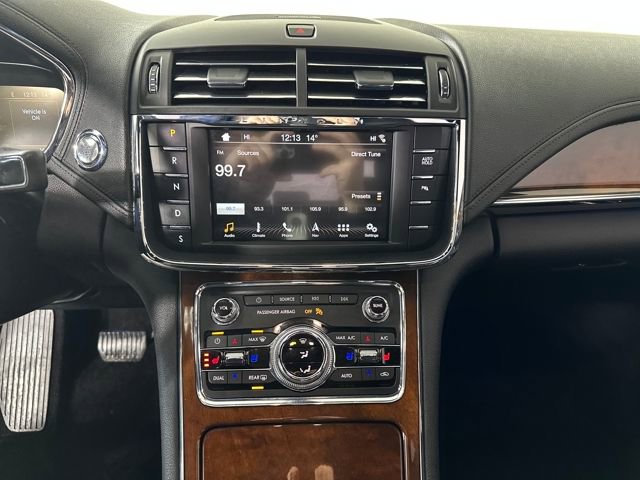 Used 2017 Lincoln Continental Select image 33