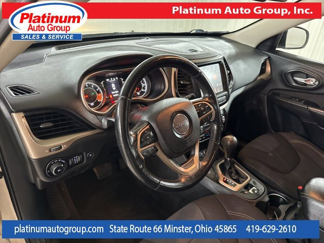 Used 2015 Jeep Cherokee Latitude w/ Comfort/Convenience Group AWD/4WD image 13