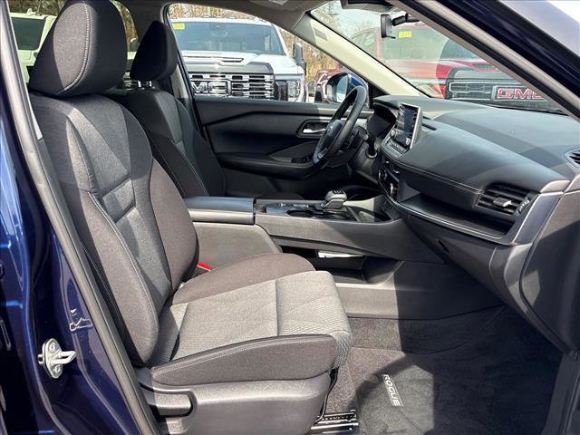 Used 2025 Nissan Rogue SV image 7