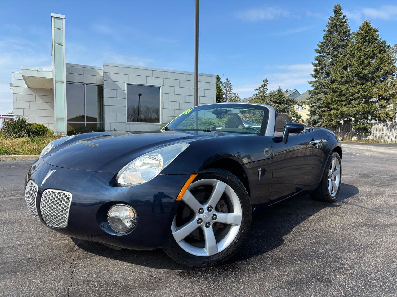 Used 2006 Pontiac Solstice Convertible w/ Power Package RWD image 1