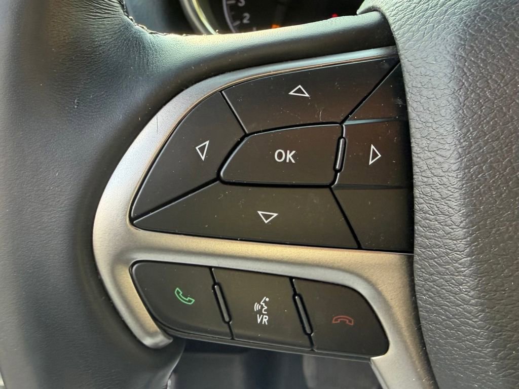 Used 2021 Jeep Grand Cherokee Laredo image 16