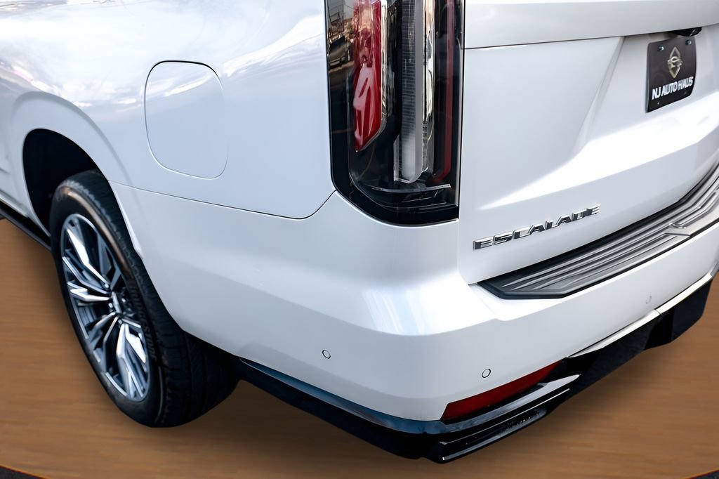 Used 2023 Cadillac Escalade ESV Sport w/ Touring Package image 13