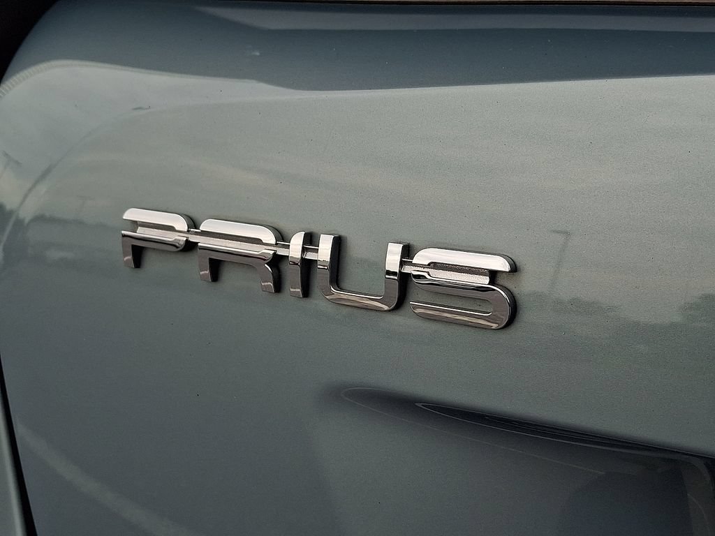 Certified 2018 Toyota Prius Three FWD image 30