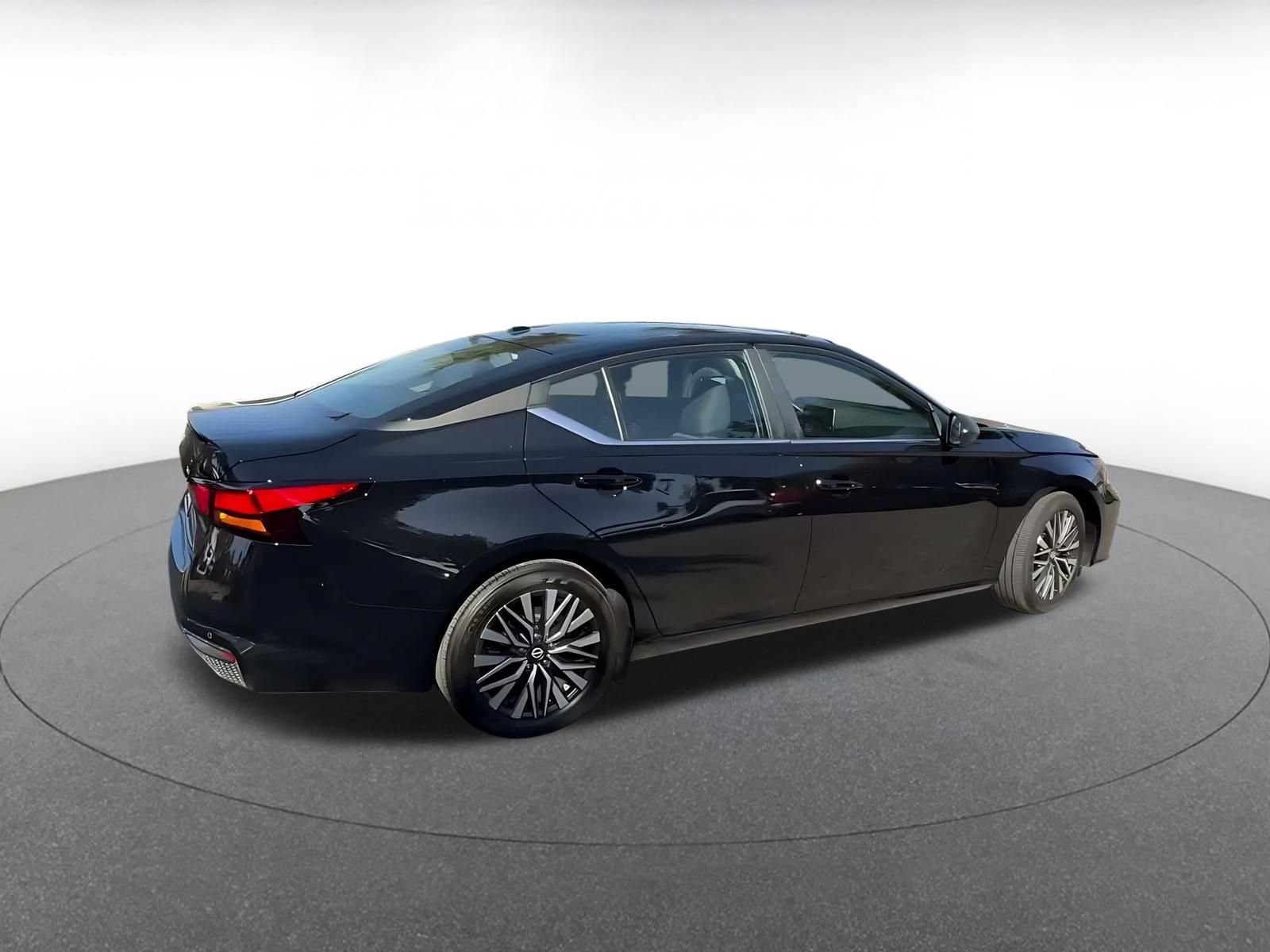 Used 2026 Nissan Altima 2.5 SV FWD image 13