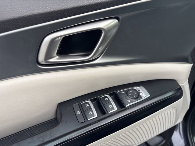 Used 2024 Kia Carnival LX image 21