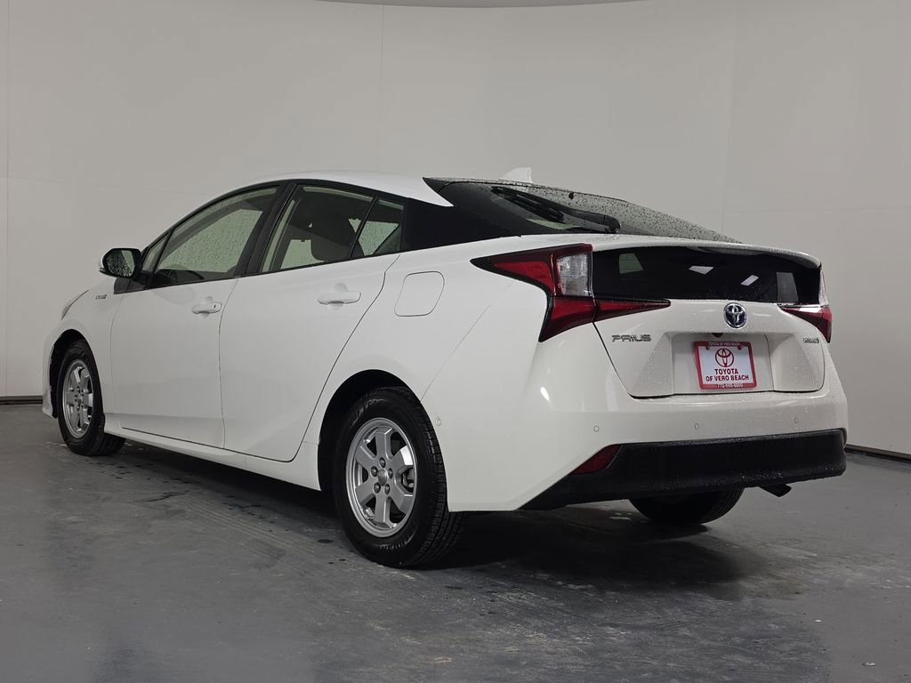 Used 2021 Toyota Prius LE FWD image 4