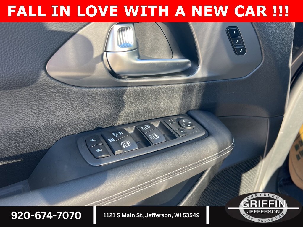 New 2026 Chrysler Pacifica Select image 14