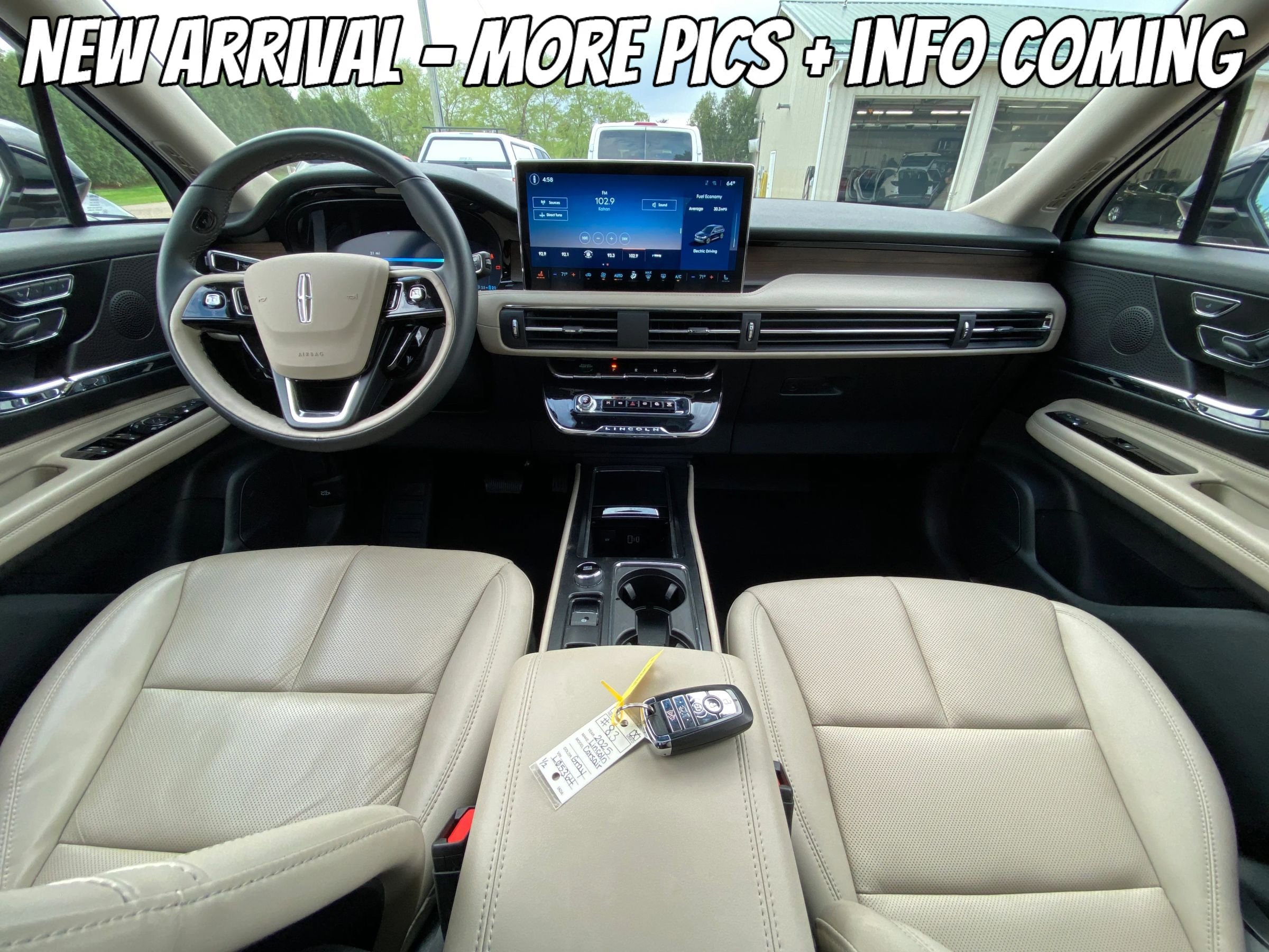 Used 2025 Lincoln Corsair Grand Touring AWD/4WD image 4