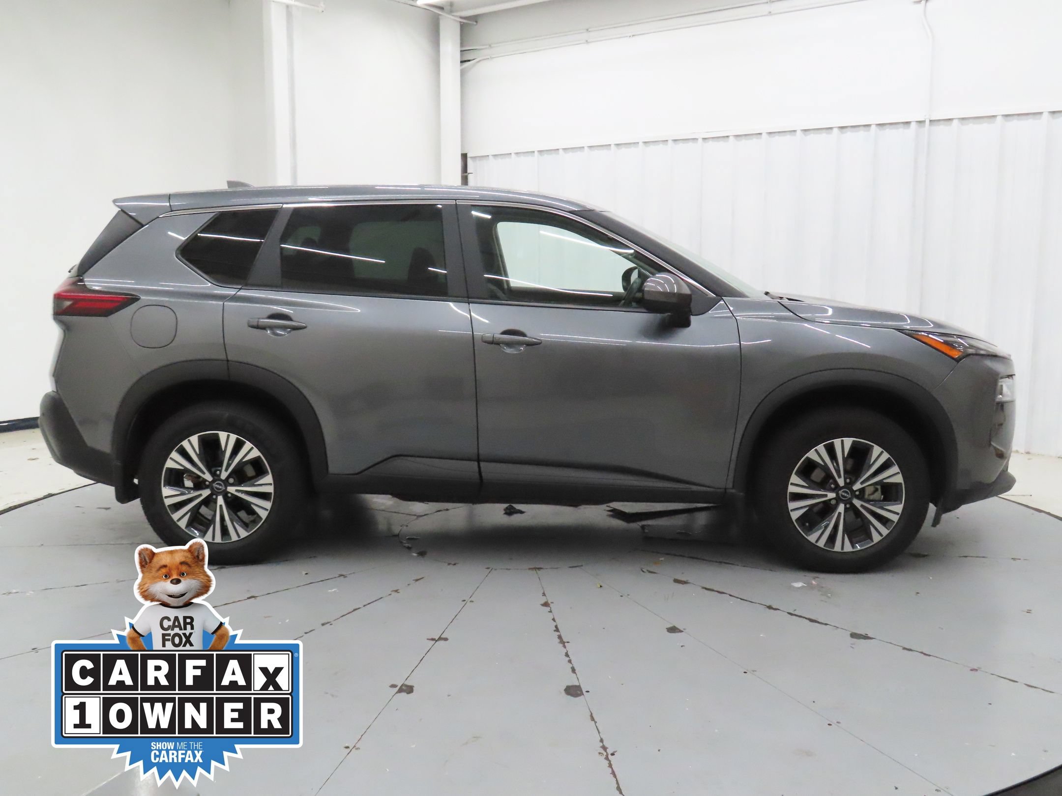 Used 2023 Nissan Rogue SV FWD image 2