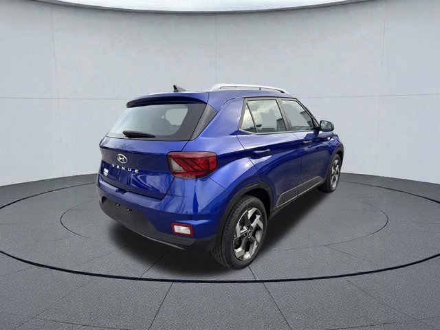 Used 2022 Hyundai Venue Limited image 2