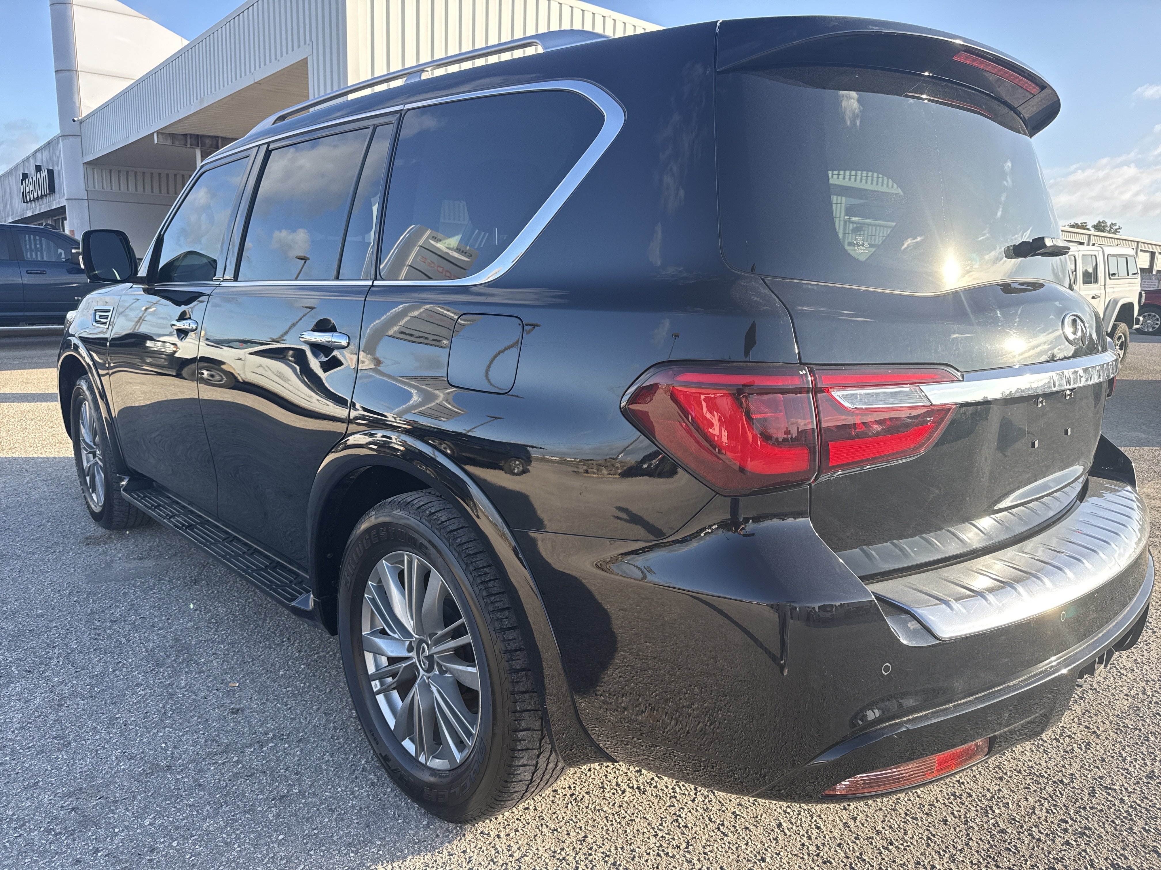Used 2023 INFINITI QX80 Luxe w/ Cargo Package RWD image 13