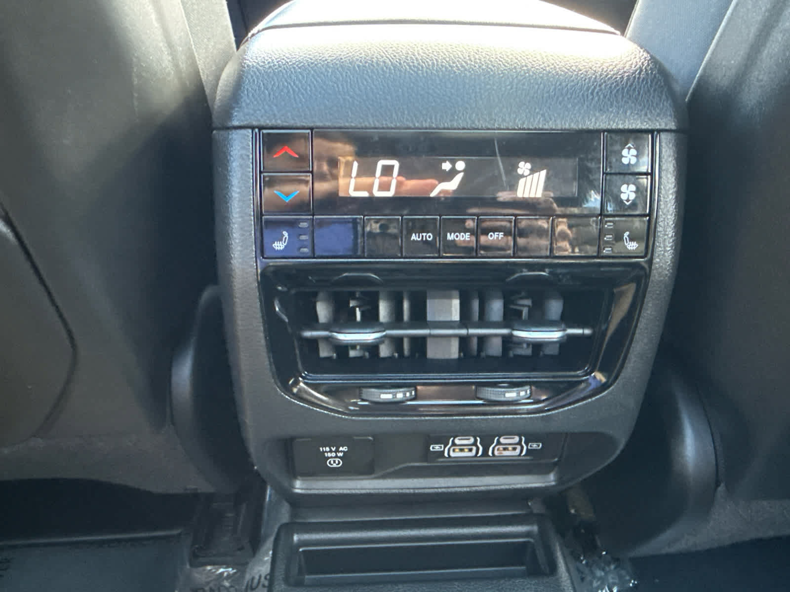 Used 2023 Jeep Grand Cherokee L Limited AWD/4WD image 16