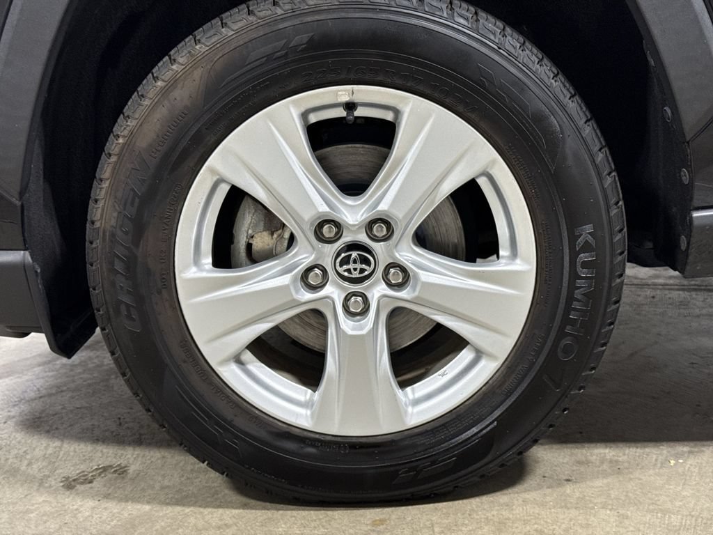 Used 2020 Toyota RAV4 LE AWD/4WD image 26