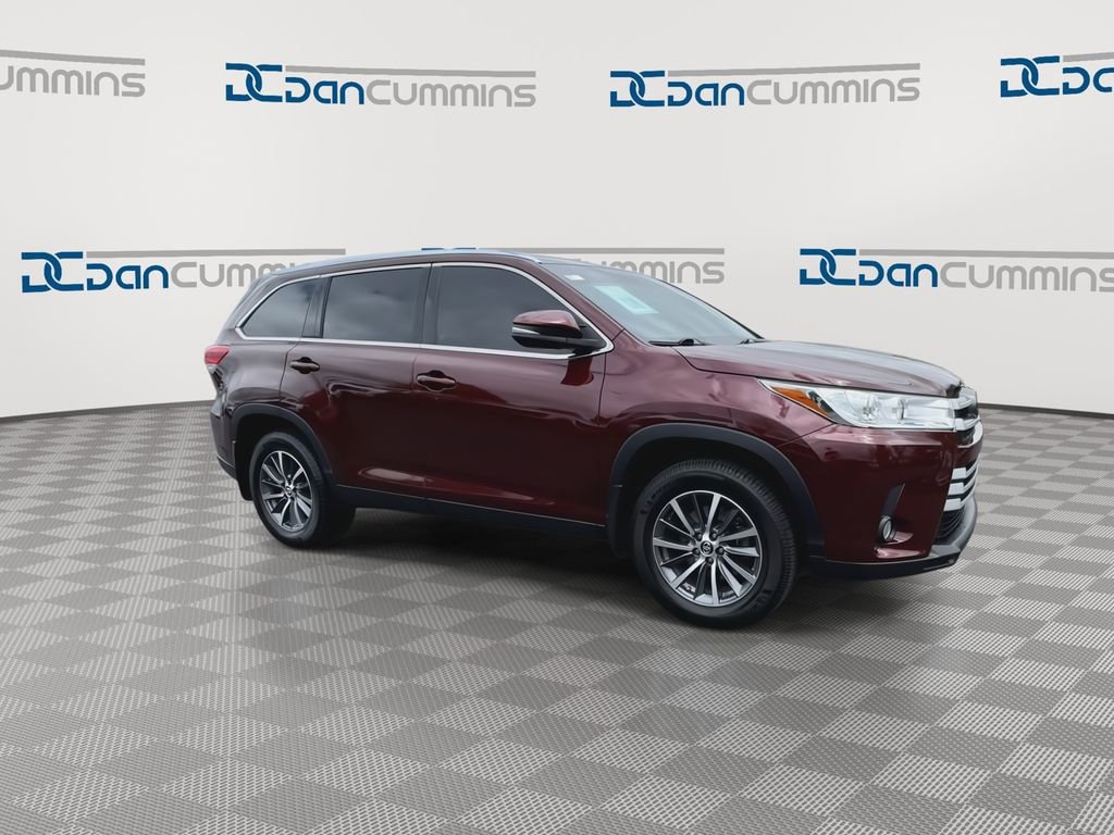 Used 2019 Toyota Highlander XLE AWD/4WD image 2