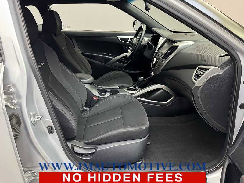 Used 2017 Hyundai Veloster Value Edition image 19