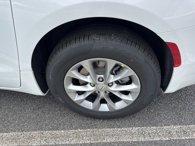 New 2025 Chrysler Pacifica Select image 6