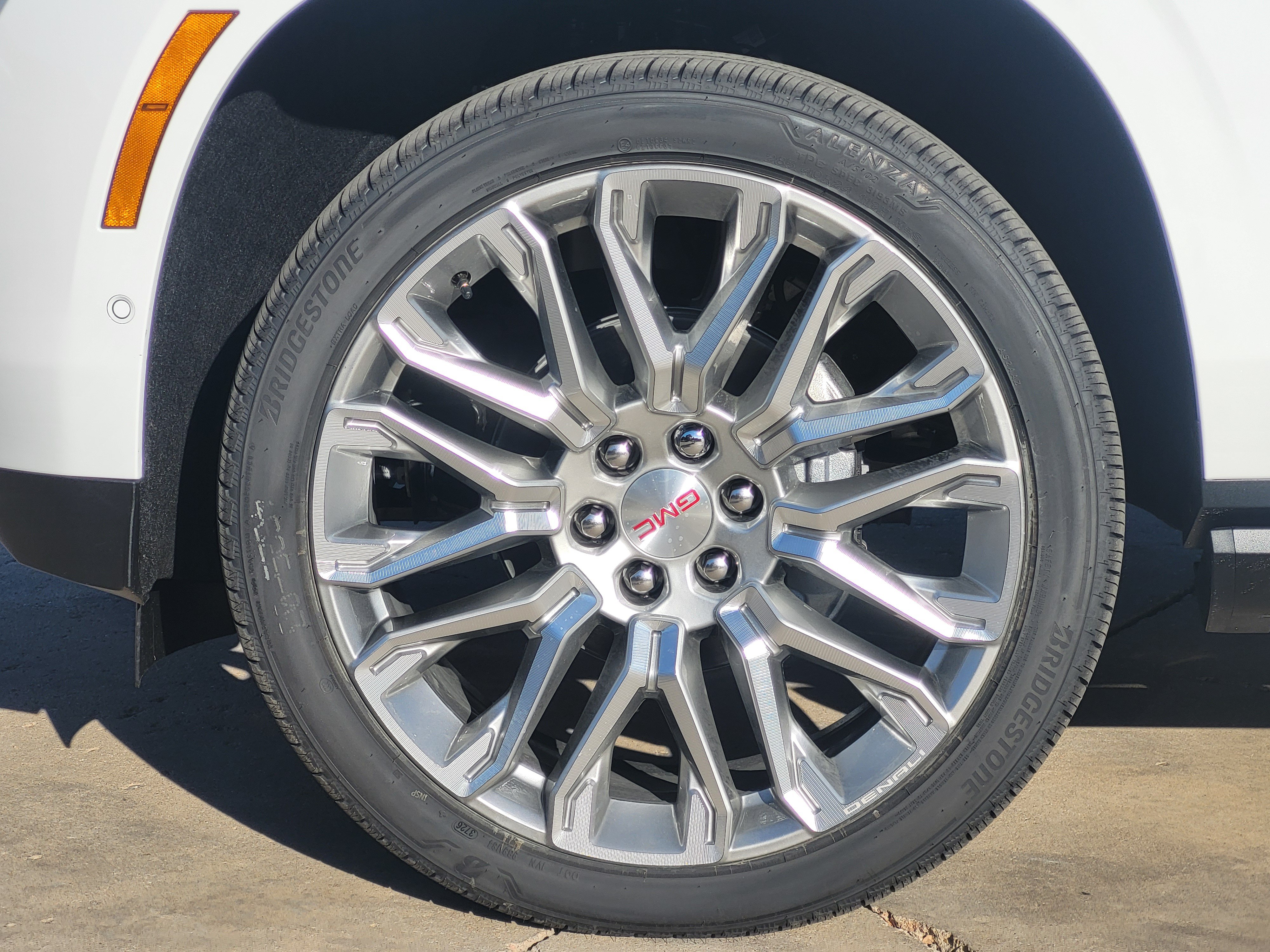 New 2027 GMC Yukon XL Denali w/ Denali Reserve Package AWD/4WD image 11