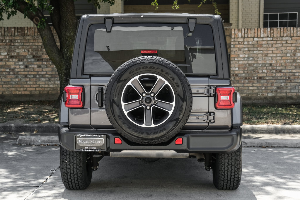 Used 2023 Jeep Wrangler Unlimited Sahara w/ LED Lighting Group AWD/4WD image 19