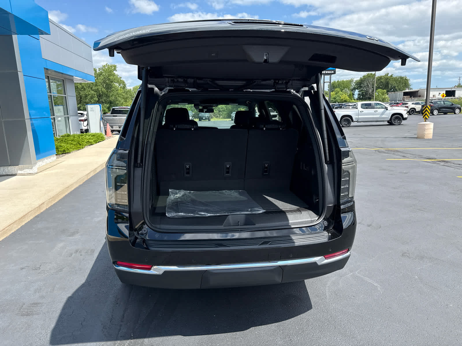 New 2026 Chevrolet Tahoe LT w/ Comfort Package AWD/4WD image 10
