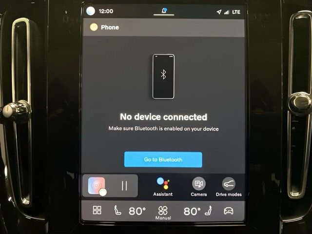 Used 2025 Volvo XC40 B5 Plus image 20