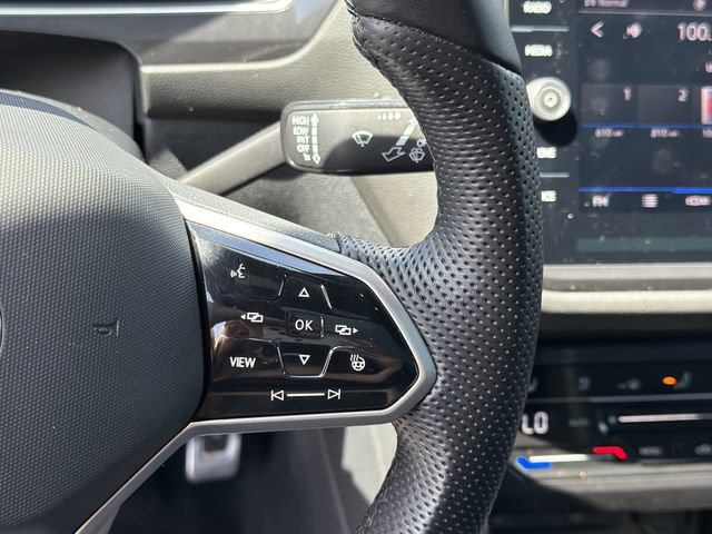 Used 2024 Volkswagen Tiguan SEL R-Line AWD/4WD image 26