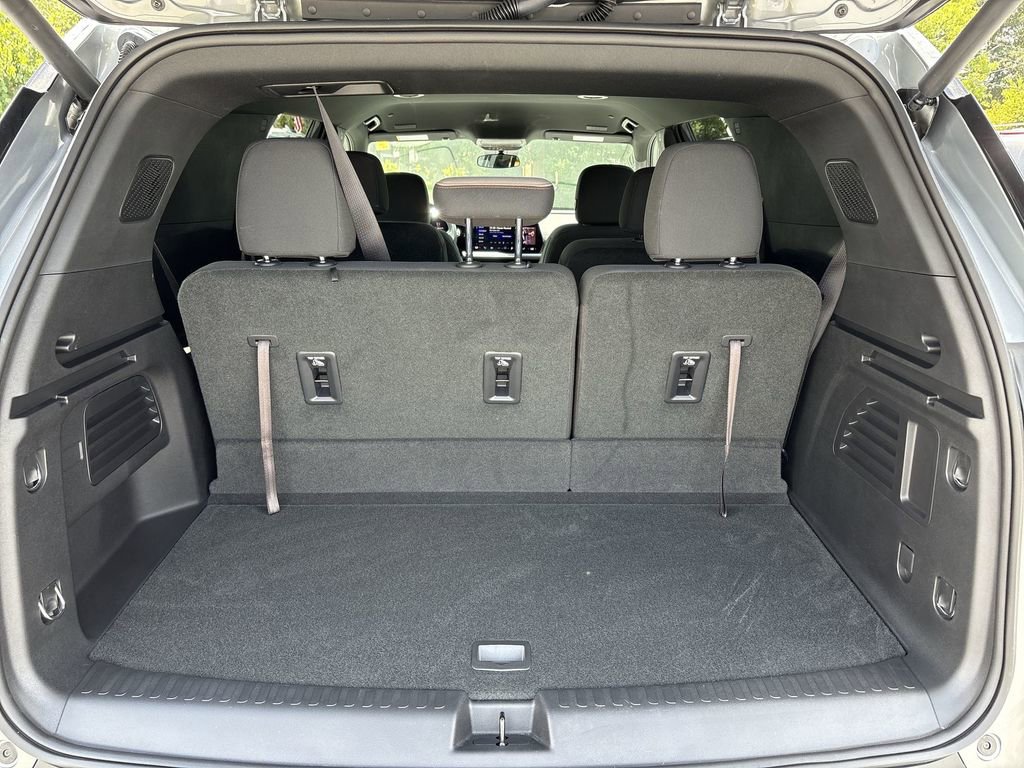 New 2025 Chevrolet Traverse LT image 25