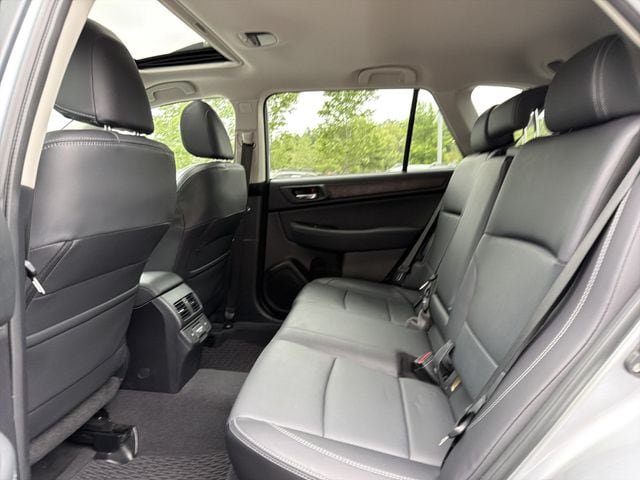 Used 2018 Subaru Outback 3.6R Limited AWD/4WD image 12