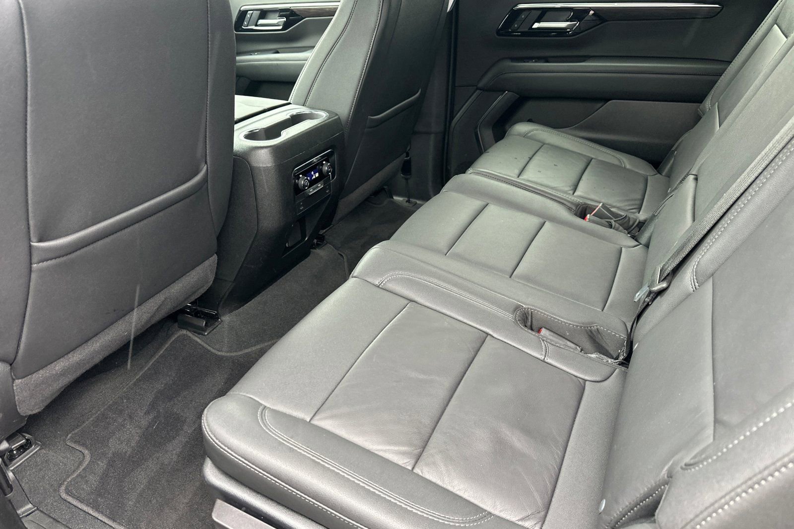 Used 2025 Chevrolet Suburban Z71 AWD/4WD image 11