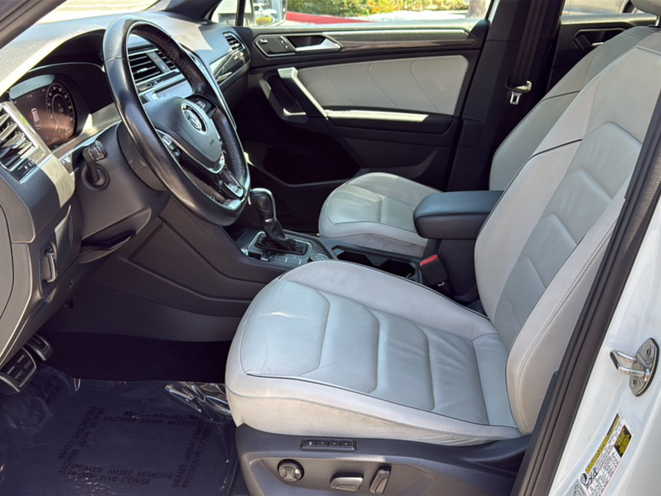 Used 2019 Volkswagen Tiguan SEL Premium R-Line w/ 3rd Row Seat Package AWD/4WD image 17