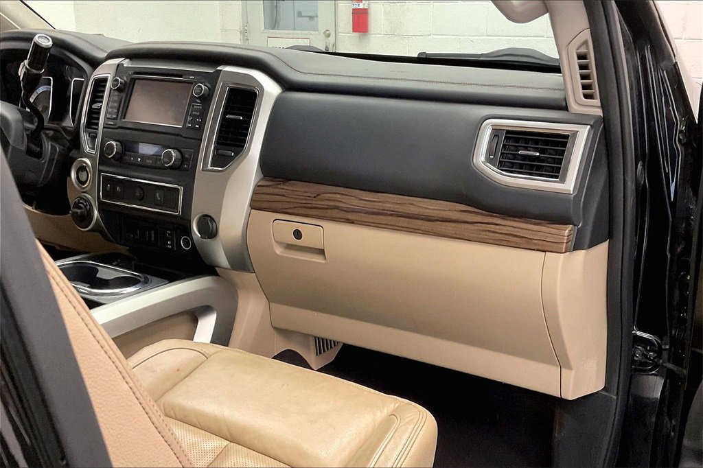 Used 2016 Nissan Titan SL image 15