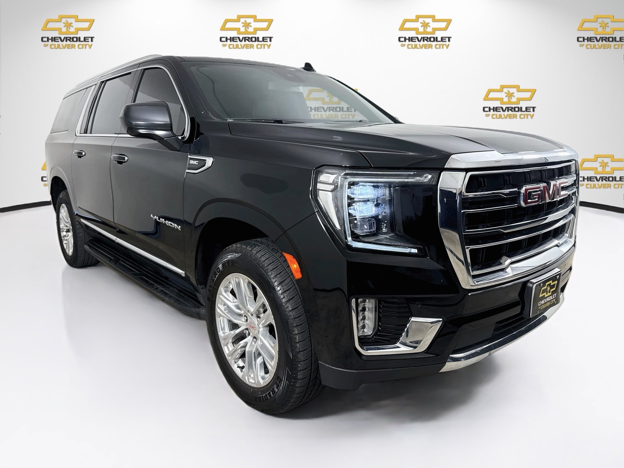 Used 2023 GMC Yukon XL SLT RWD image 1