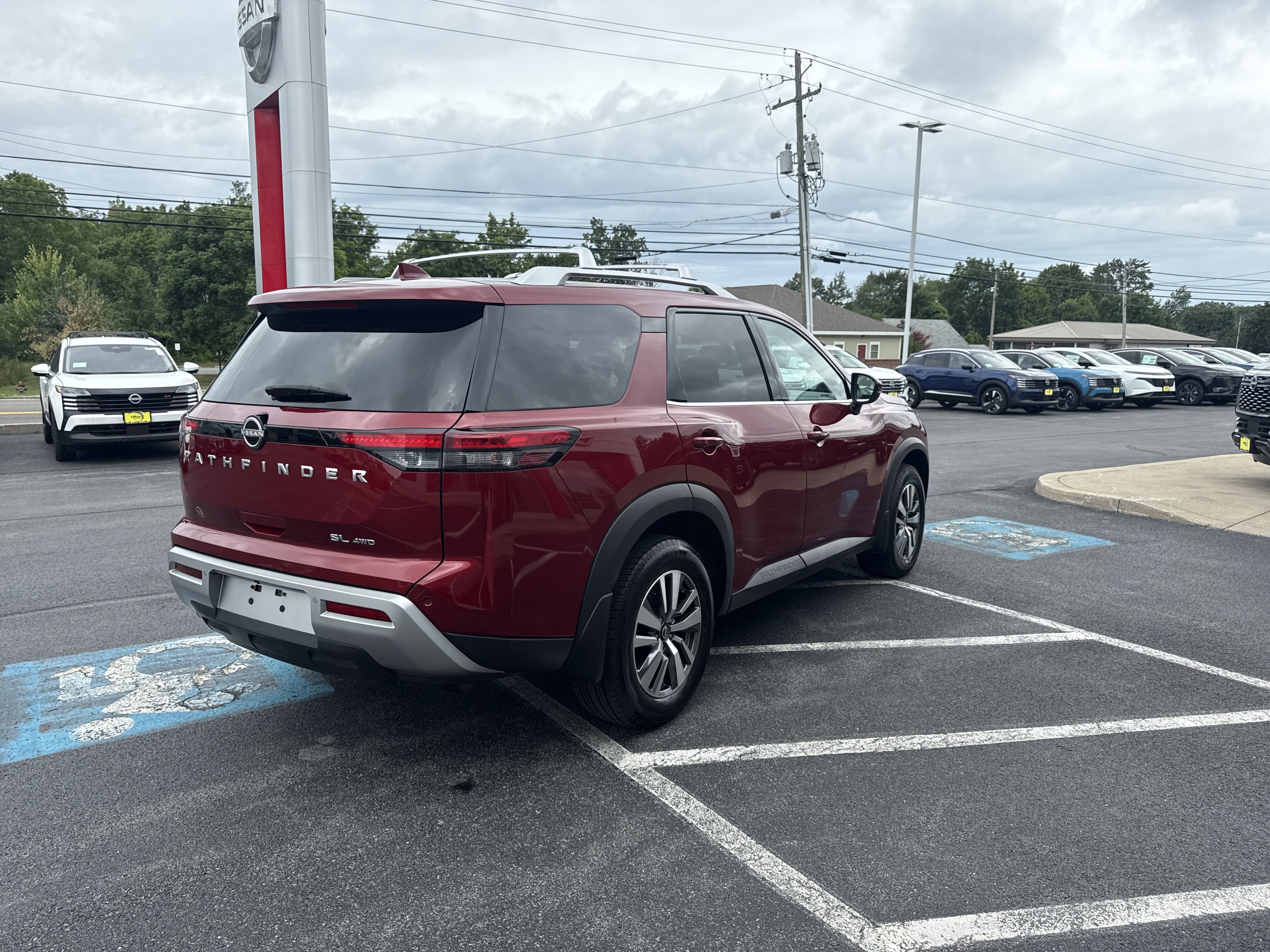 Used 2022 Nissan Pathfinder SL image 8