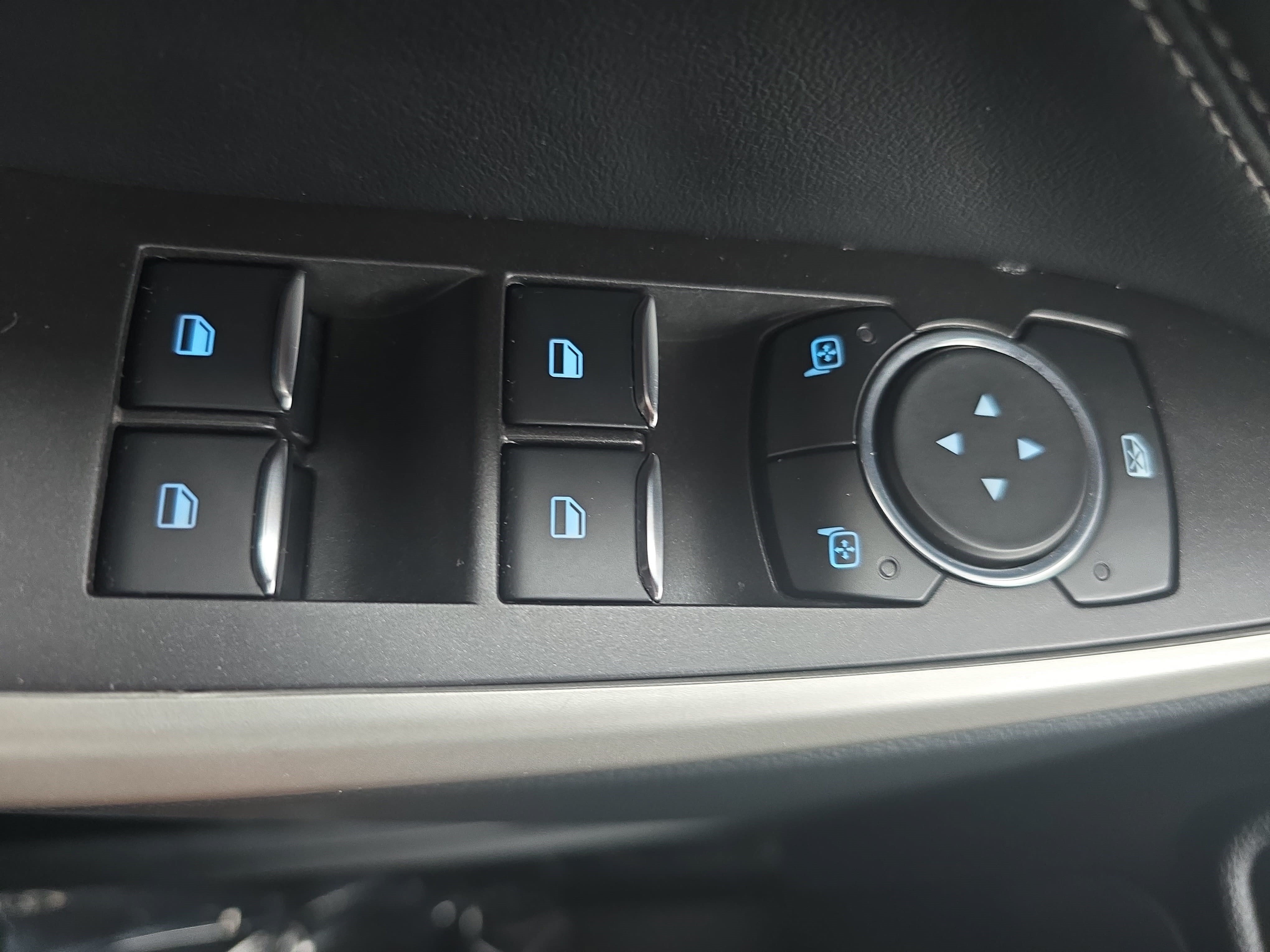 Used 2023 Ford Explorer XLT w/ Equipment Group 202A AWD/4WD image 27