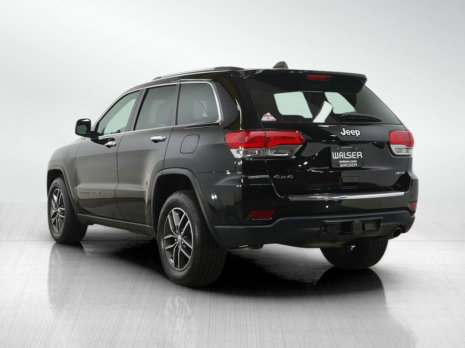 Used 2017 Jeep Grand Cherokee Limited w/ Trailer Tow Group IV AWD/4WD image 3