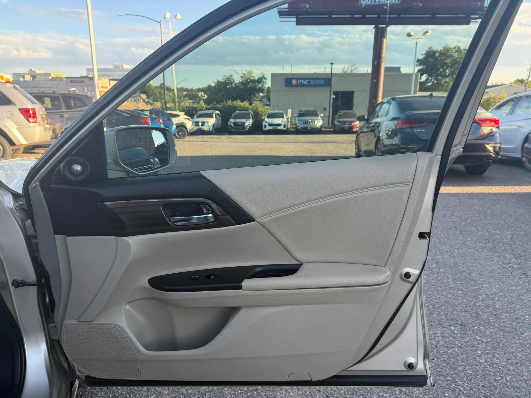 Used 2017 Honda Accord EX-L image 17