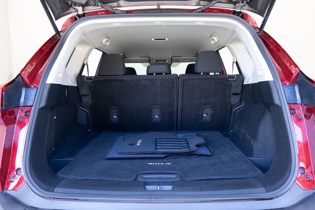 Used 2023 Nissan Rogue S image 14