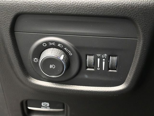 Used 2022 Jeep Grand Cherokee L Limited w/ Luxury Tech Group II image 34