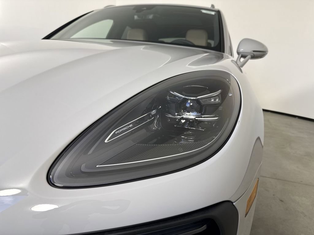 New 2026 Porsche Macan AWD/4WD image 11