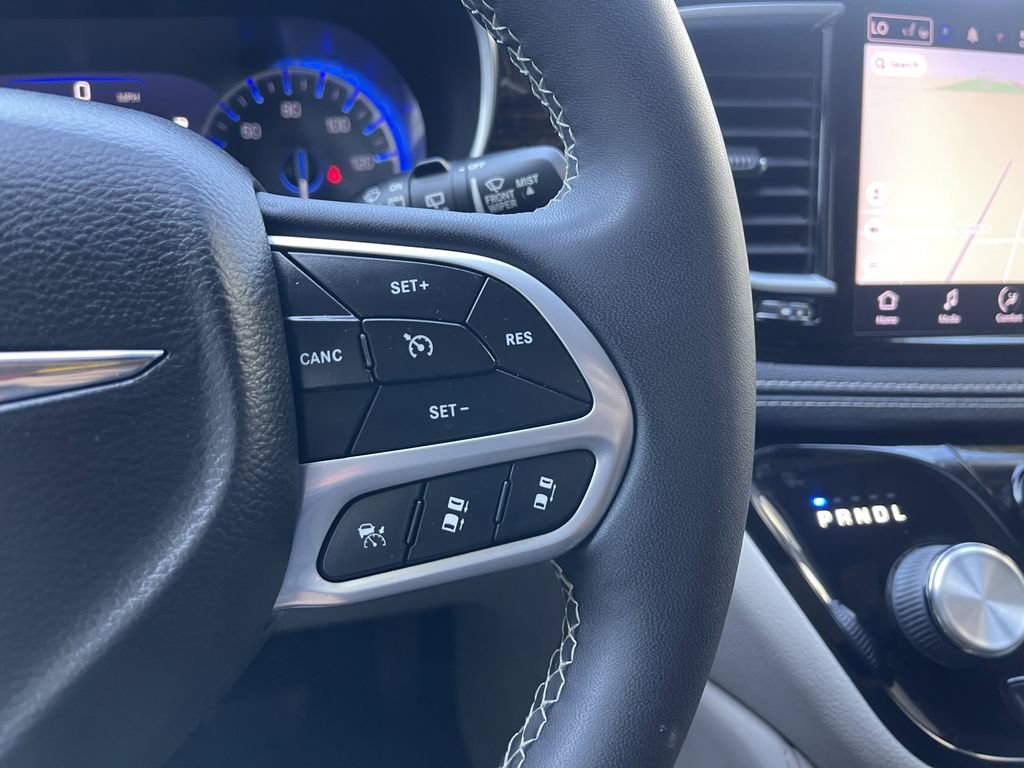 Used 2022 Chrysler Pacifica Limited FWD image 40
