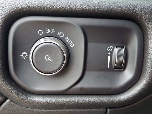 Used 2024 RAM 2500 Tradesman w/ Chrome Appearance Group image 24